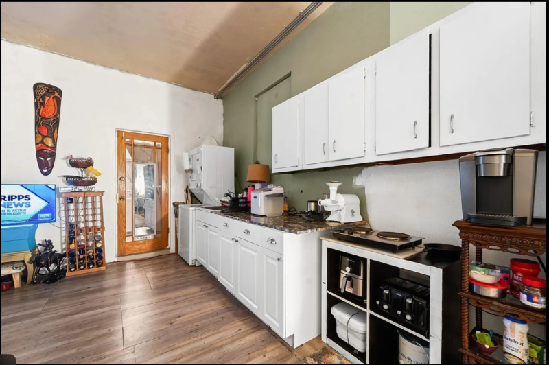 1537 39th St #2 - Photo 3 of 9