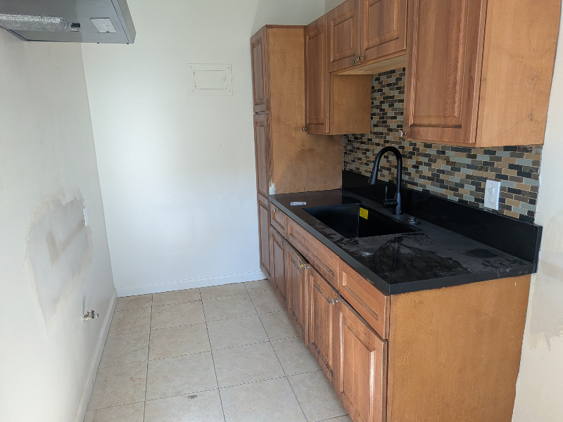 1727 Pine Ave #2 - Photo 2 of 4