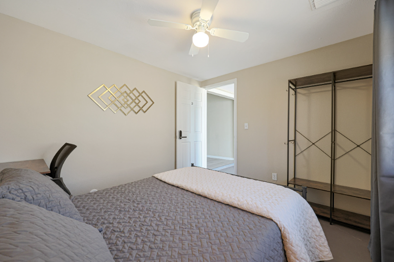 14625 N 26th Ave - Photo 3 of 9