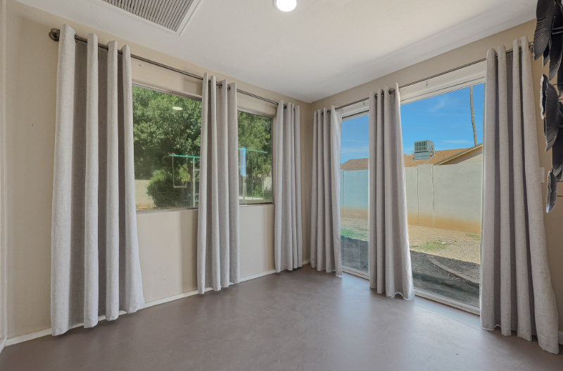 14625 N 26th Ave - Photo 5 of 9