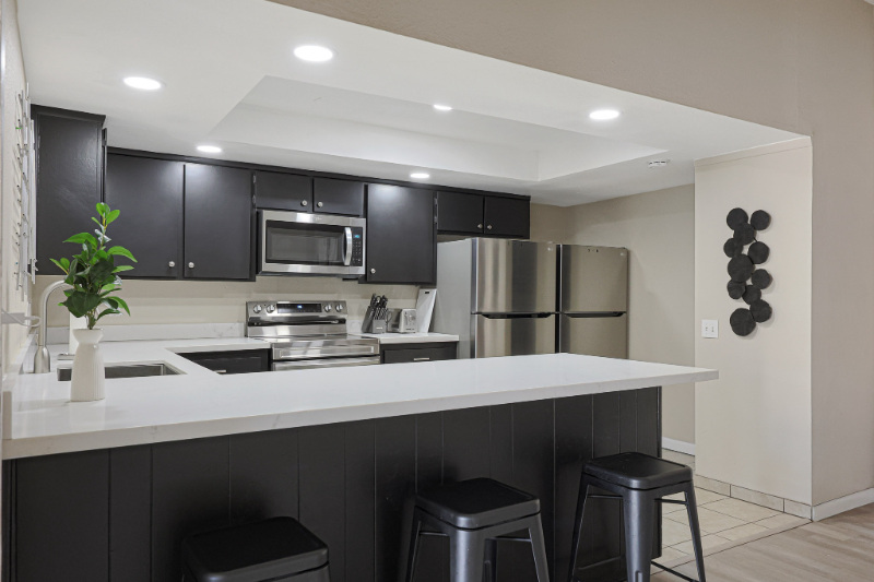 14625 N 26th Ave - Photo 6 of 9