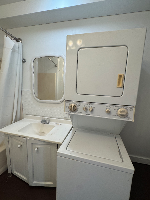 132 Lindsey Rd #1 - Photo 3 of 9