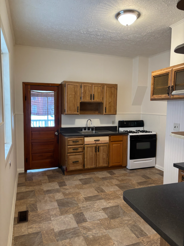 3925 Burgoon Rd - Photo 3 of 24