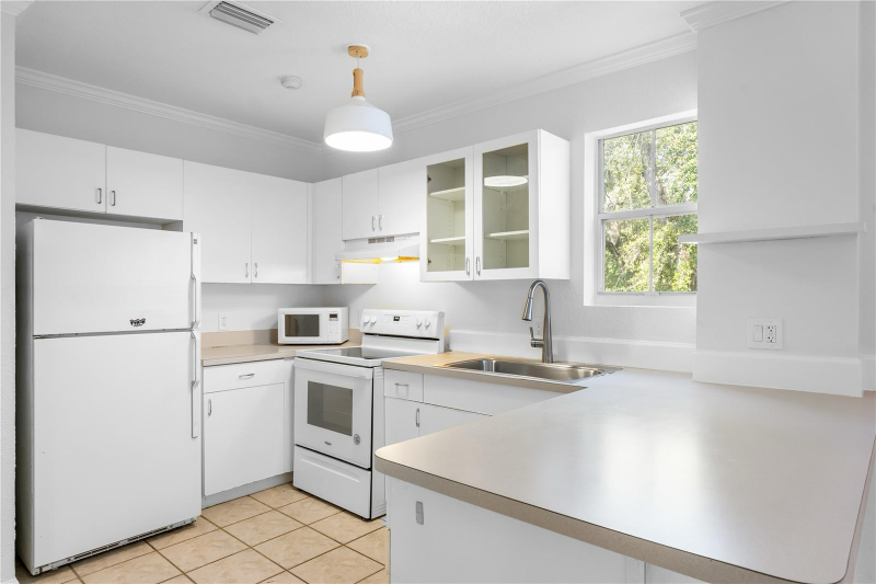 2850 Coconut Ave #14 - Photo 6 of 10