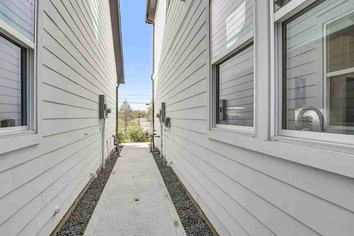 5111 Briscoe St #B - Photo 4 of 18