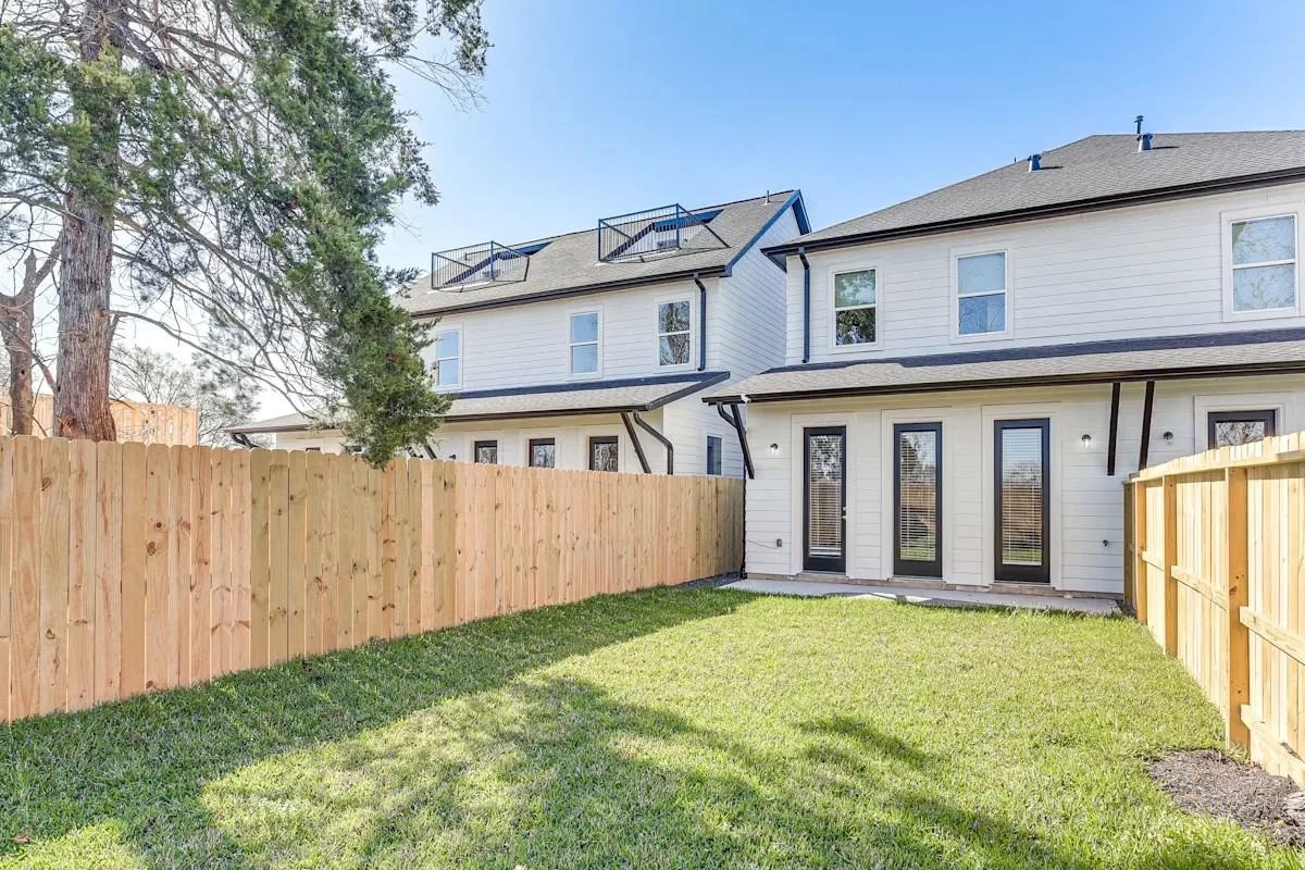 5111 Briscoe St #B - Photo 5 of 18