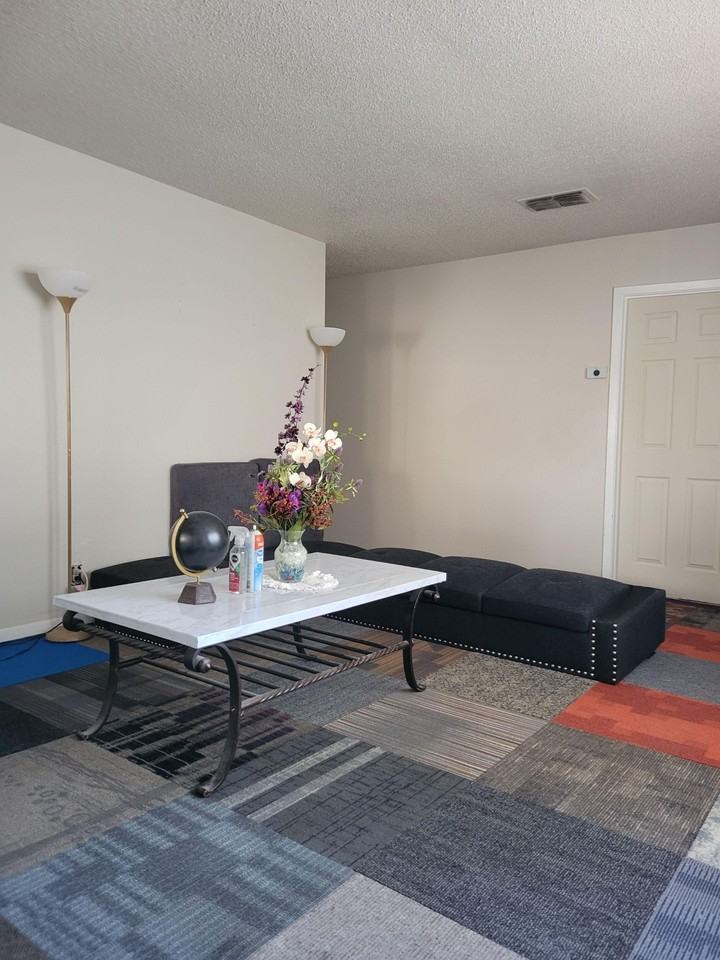 Gallery Sun Dr - Photo 2 of 9