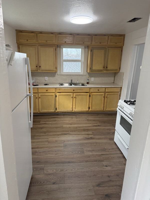 4 Roomrent $750Ross Ave #4 - Photo 2 of 7