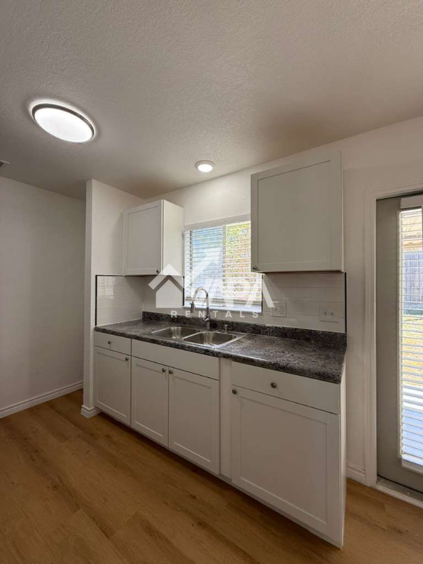 7814 Hollow Oak - Photo 3 of 19