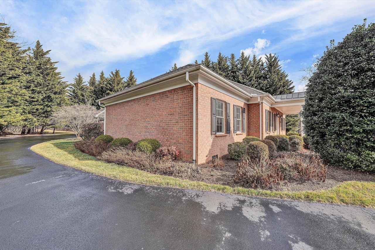 625 Highfield Rd - Photo 3 of 46