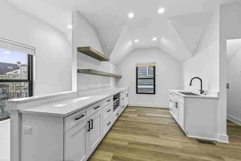 2133 N Talbott St - Photo 5 of 13