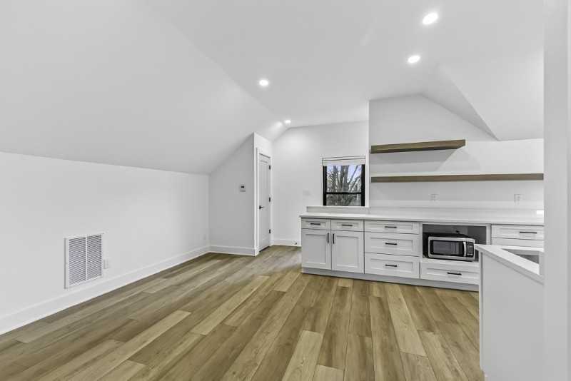 2133 N Talbott St - Photo 6 of 13