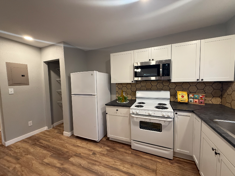 843 Rigsby Ave - Photo 3 of 17