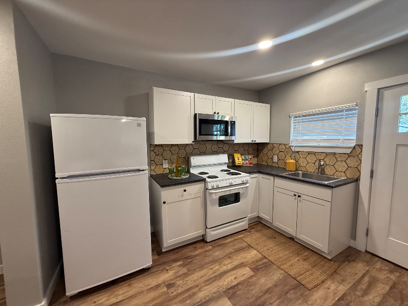 843 Rigsby Ave - Photo 4 of 17