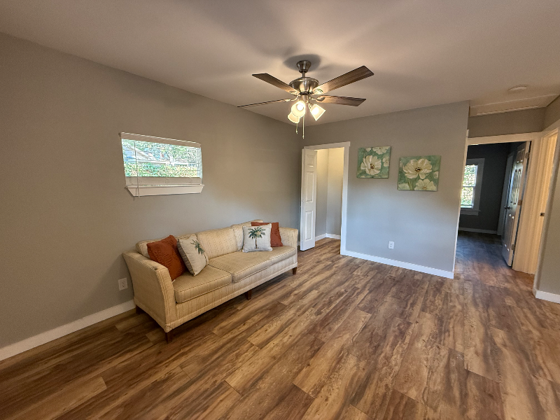 843 Rigsby Ave - Photo 5 of 17