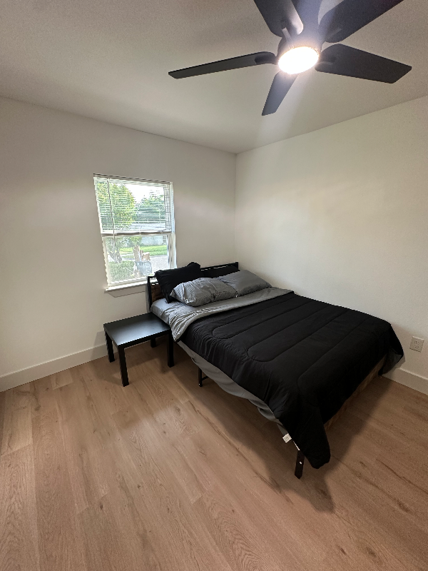 1219 Adelaide Dr - Photo 4 of 7