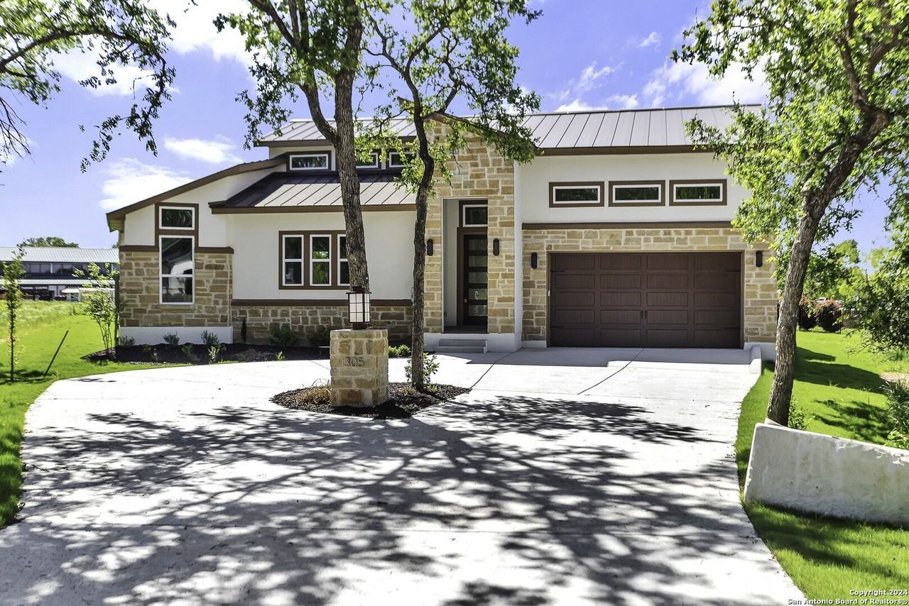 305 Fire Dance - Photo 2 of 43