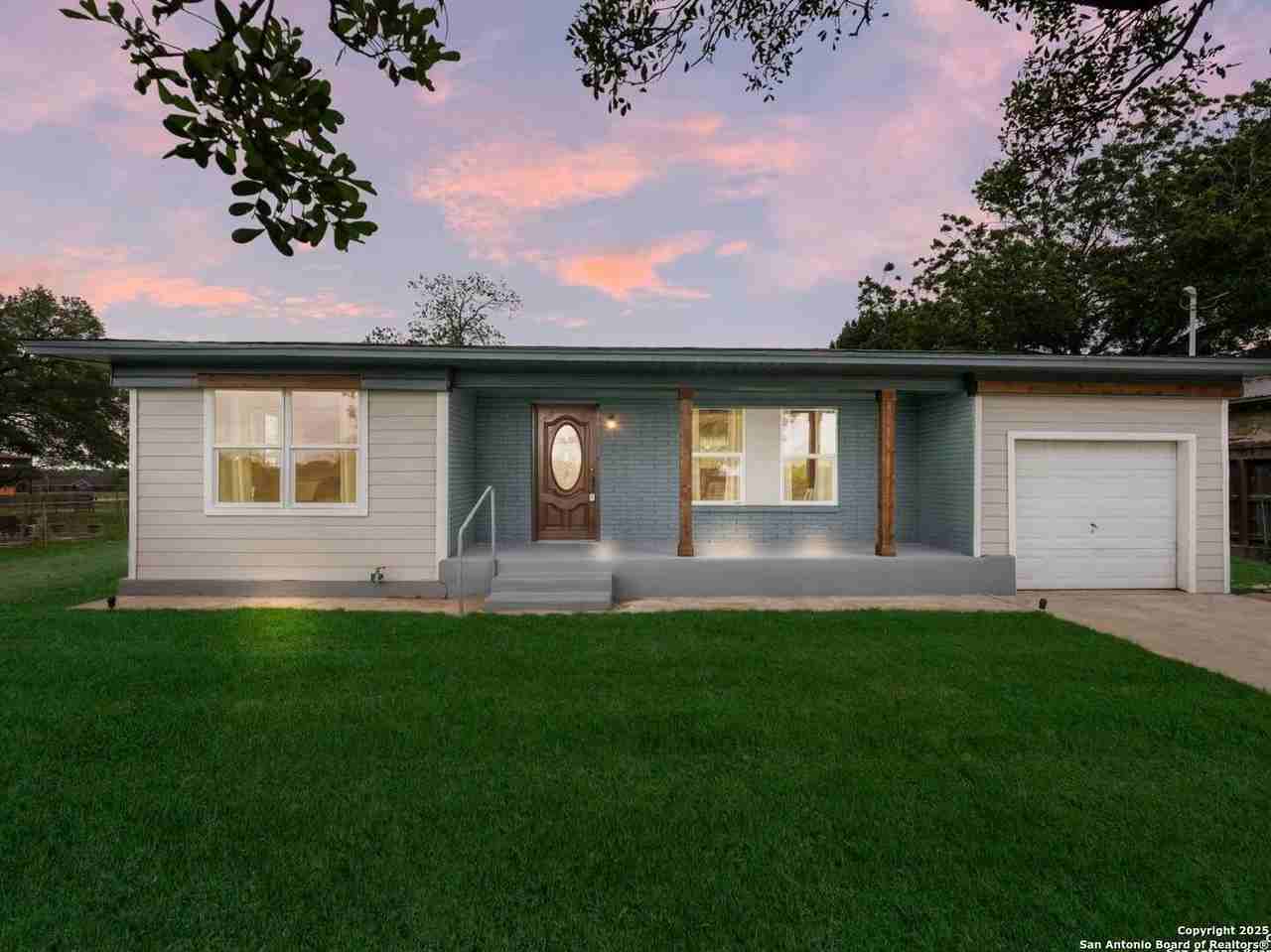 10246 Loop 106 - Photo 2 of 17