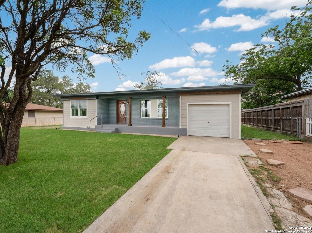 10246 Loop 106 - Photo 3 of 17