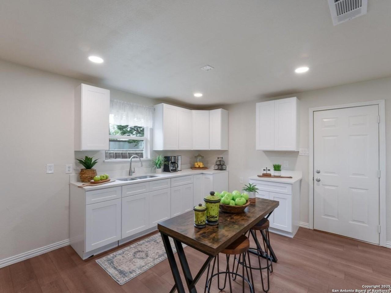 10246 Loop 106 - Photo 6 of 17