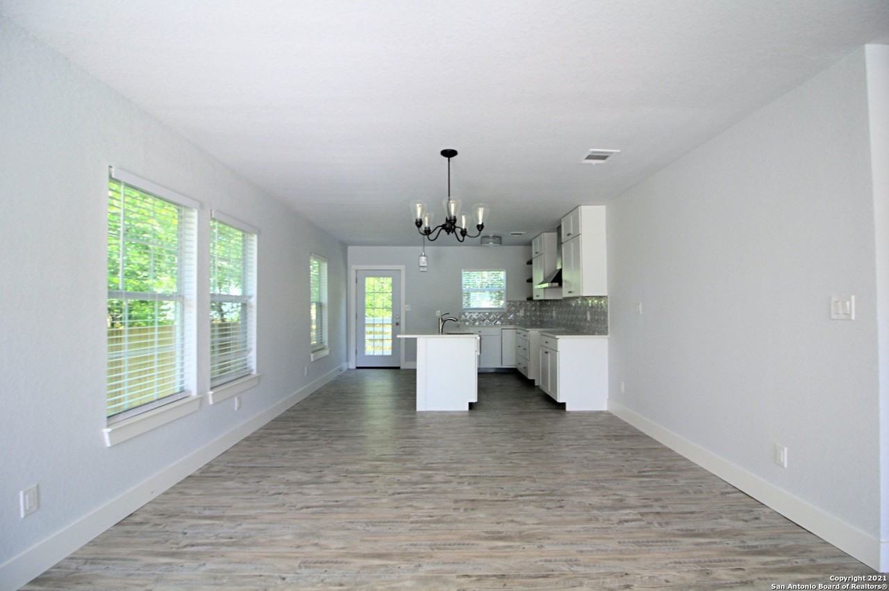 707 S Olive St #B - Photo 3 of 13