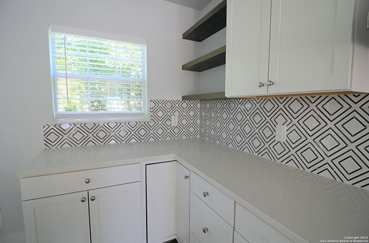 707 S Olive St #B - Photo 6 of 13