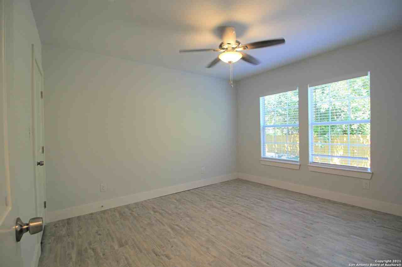 707 S Olive St #B - Photo 7 of 13