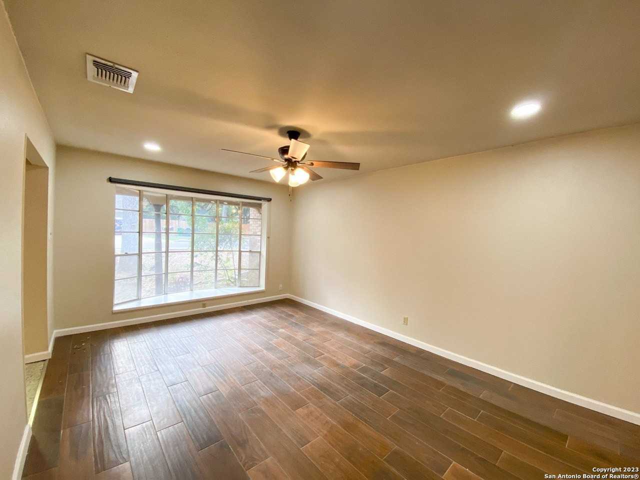 11039 Whisper Valley St - Photo 6 of 32