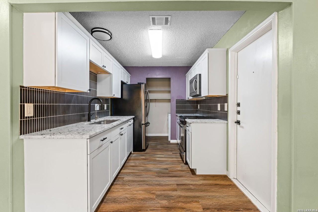 12079 Stoney Brg - Photo 5 of 15