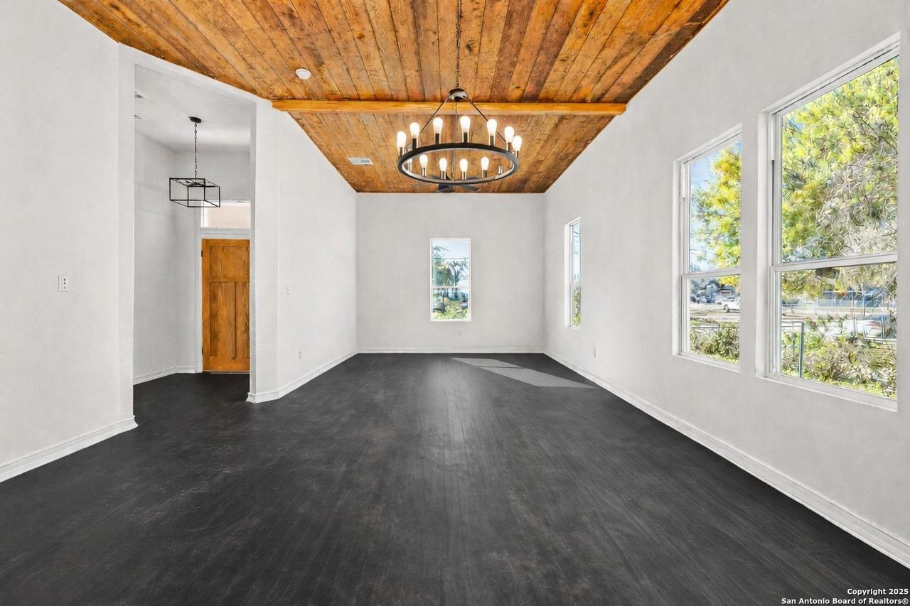 311 Belmont - Photo 3 of 13