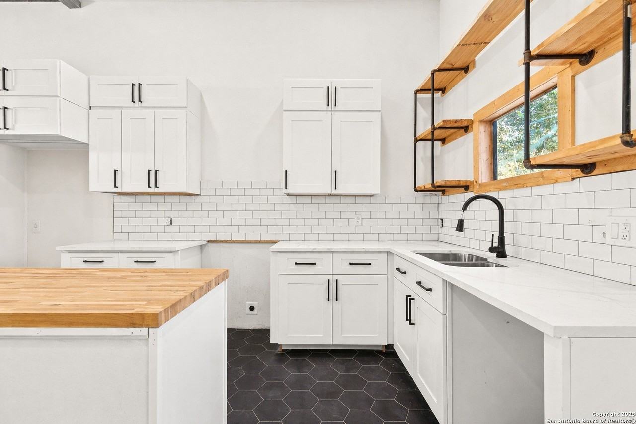 311 Belmont - Photo 5 of 13