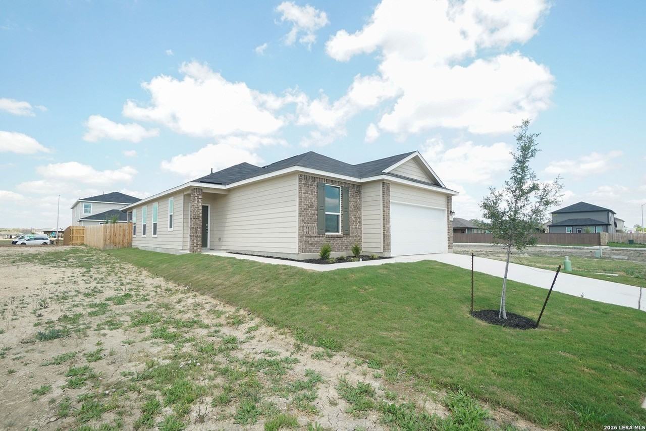 1320 Atticus Ave - Photo 2 of 25