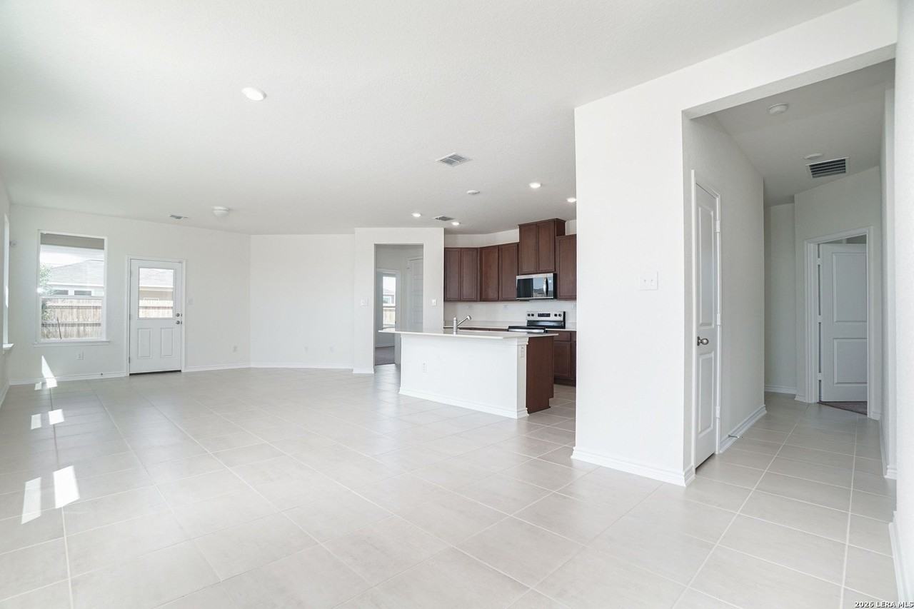 1320 Atticus Ave - Photo 5 of 25