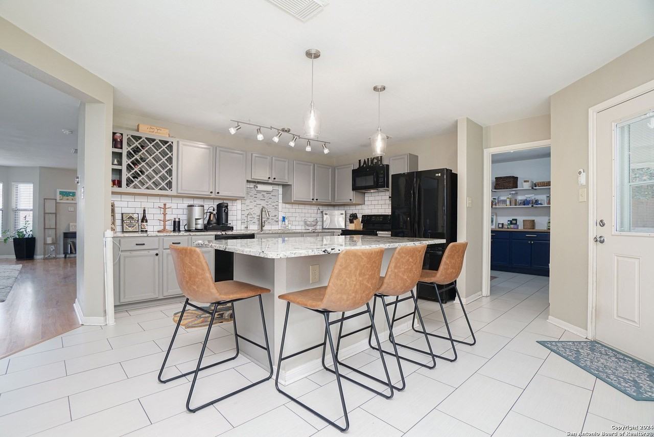 14215 Daylight Rdg - Photo 7 of 25