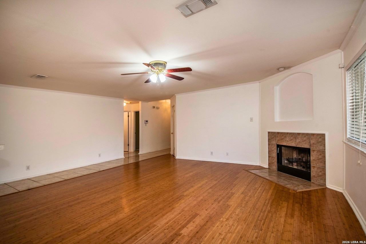 7127 Still Hollow Dr - Photo 4 of 33