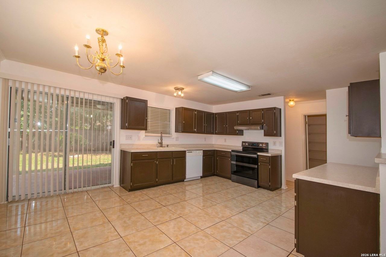 7127 Still Hollow Dr - Photo 6 of 33