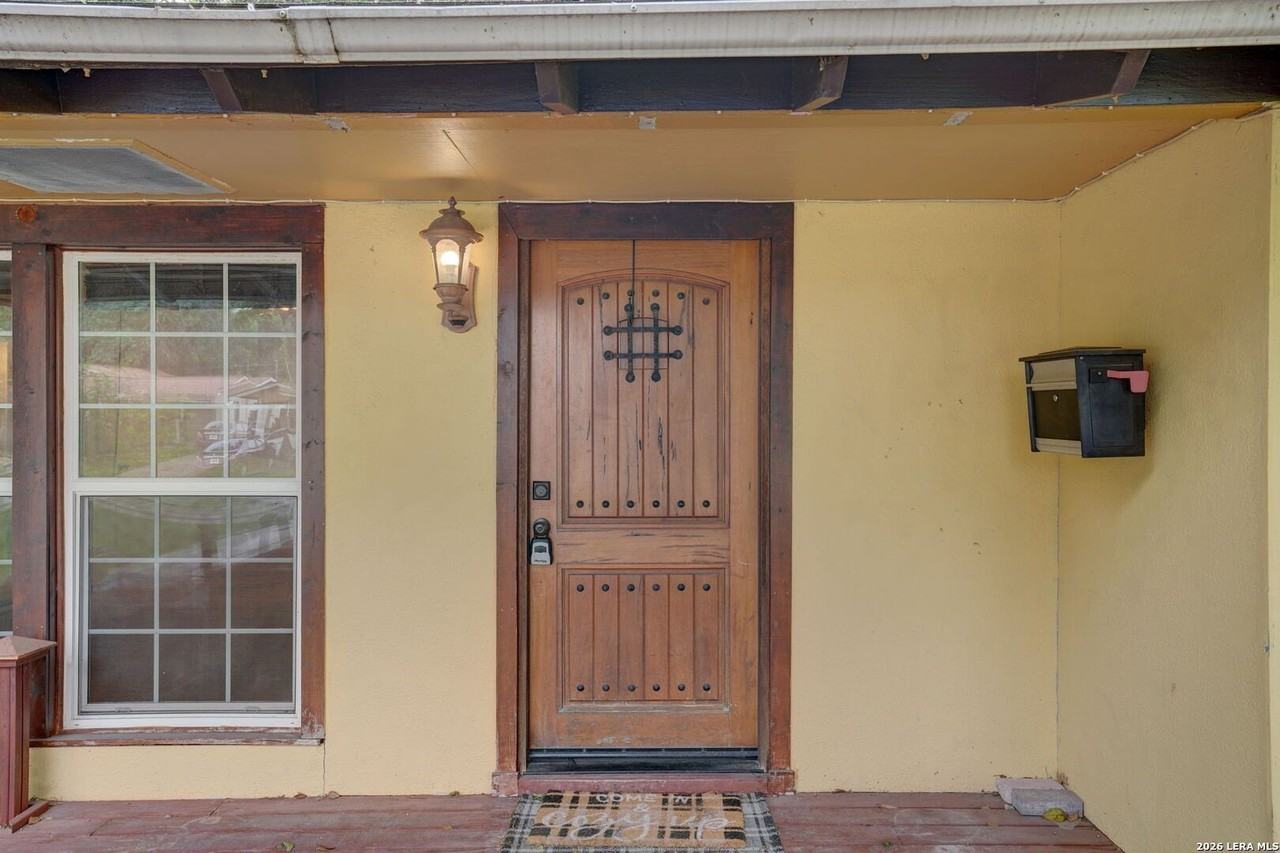 439 Devonshire Dr - Photo 5 of 31