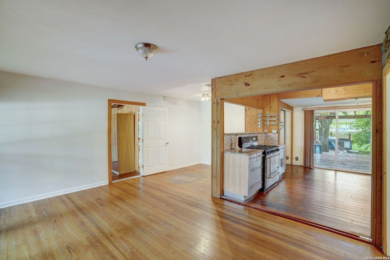 439 Devonshire Dr - Photo 7 of 31