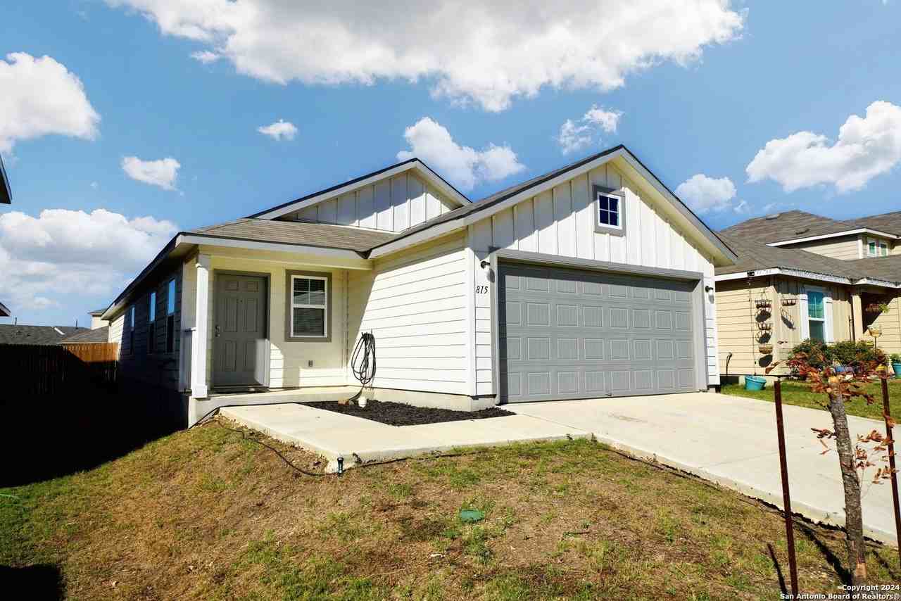 815 Retama Pass - Photo 3 of 40