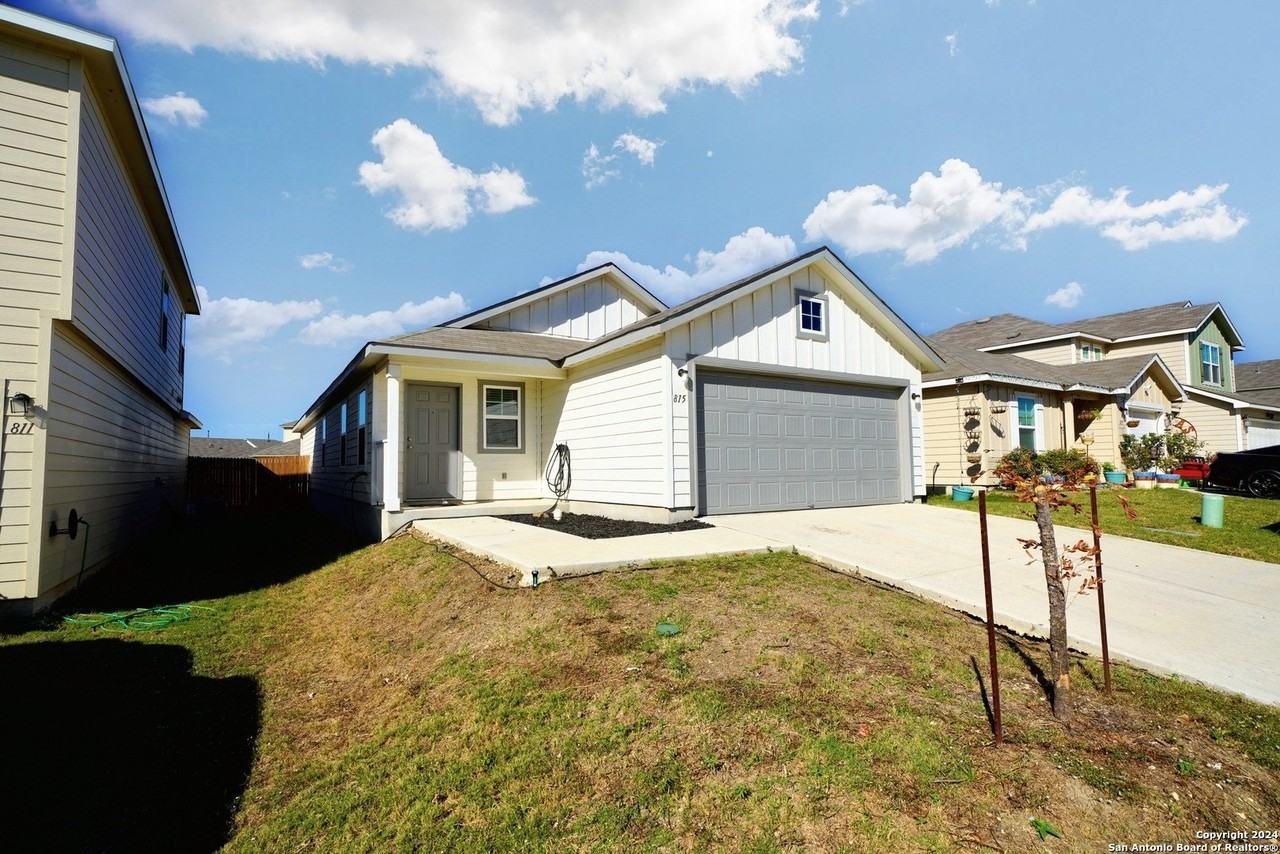 815 Retama Pass - Photo 4 of 40