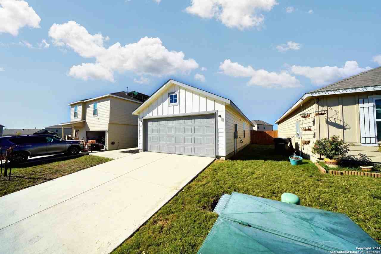 815 Retama Pass - Photo 6 of 40