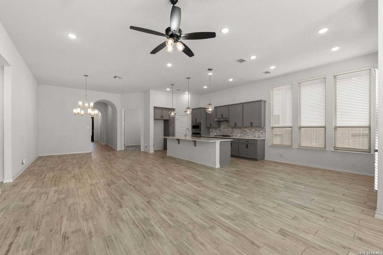 1732 Doubleday Ln - Photo 5 of 38