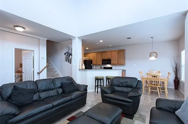 4601 Penelope Ln - Photo 5 of 21