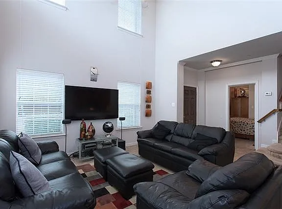 4601 Penelope Ln - Photo 6 of 21