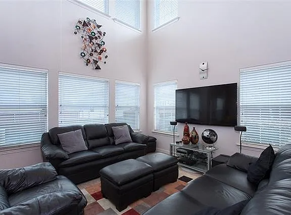 4601 Penelope Ln - Photo 7 of 21
