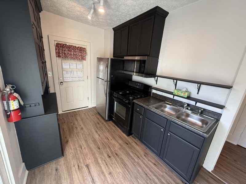 1051 Elk St - Photo 6 of 18
