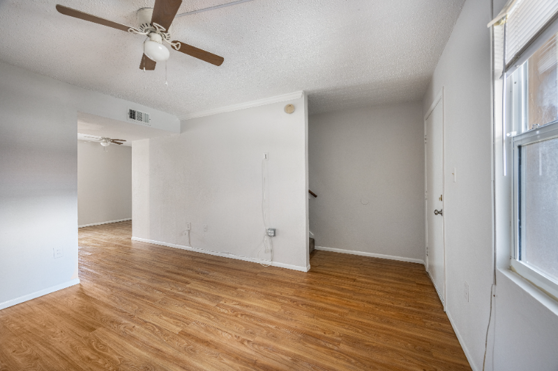 914 Sw 8th Ave #11 - Photo 3 of 20