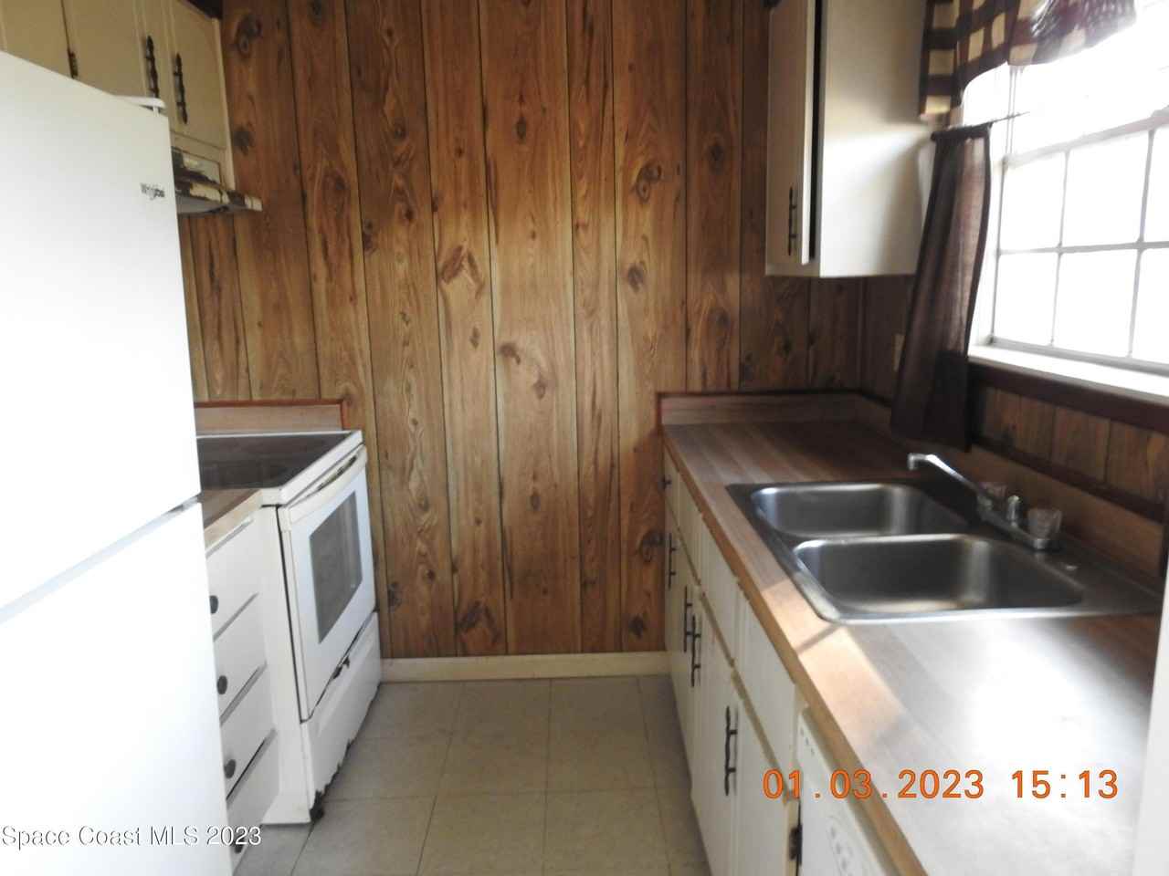 484 Bridgeport Ave Nw - Photo 3 of 7