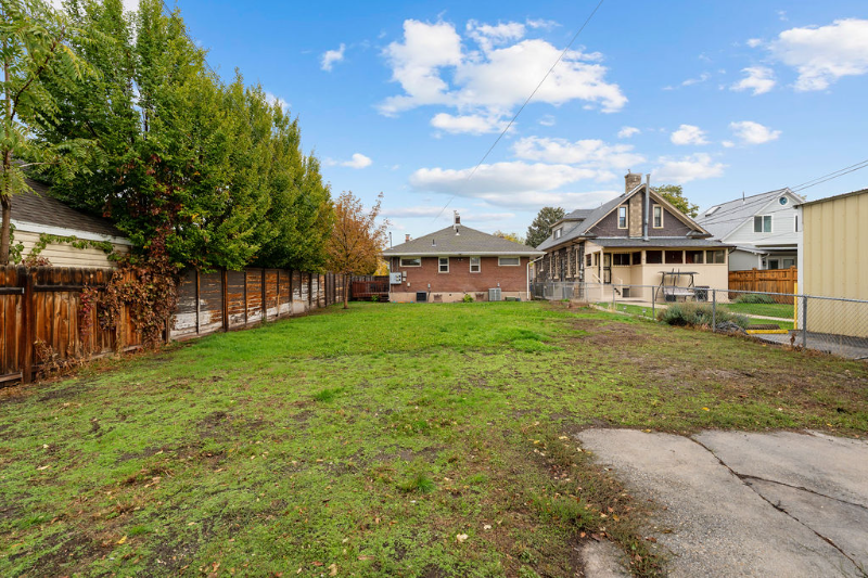 1086 S Lake St - Photo 4 of 31