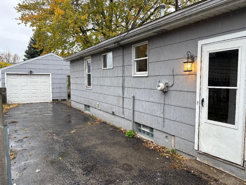 190 Aurora Ave - Photo 7 of 12